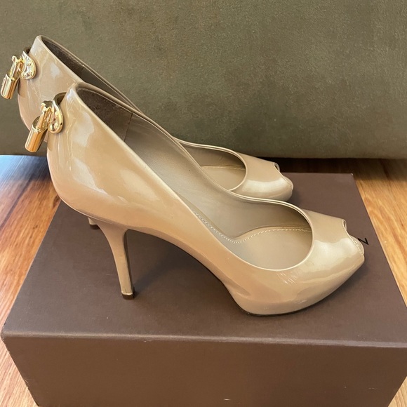 Louis Vuitton Heels - Picture 5 of 15